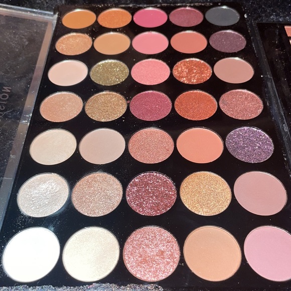 3 Like New Makeup Palettes - Picture 3 of 4
